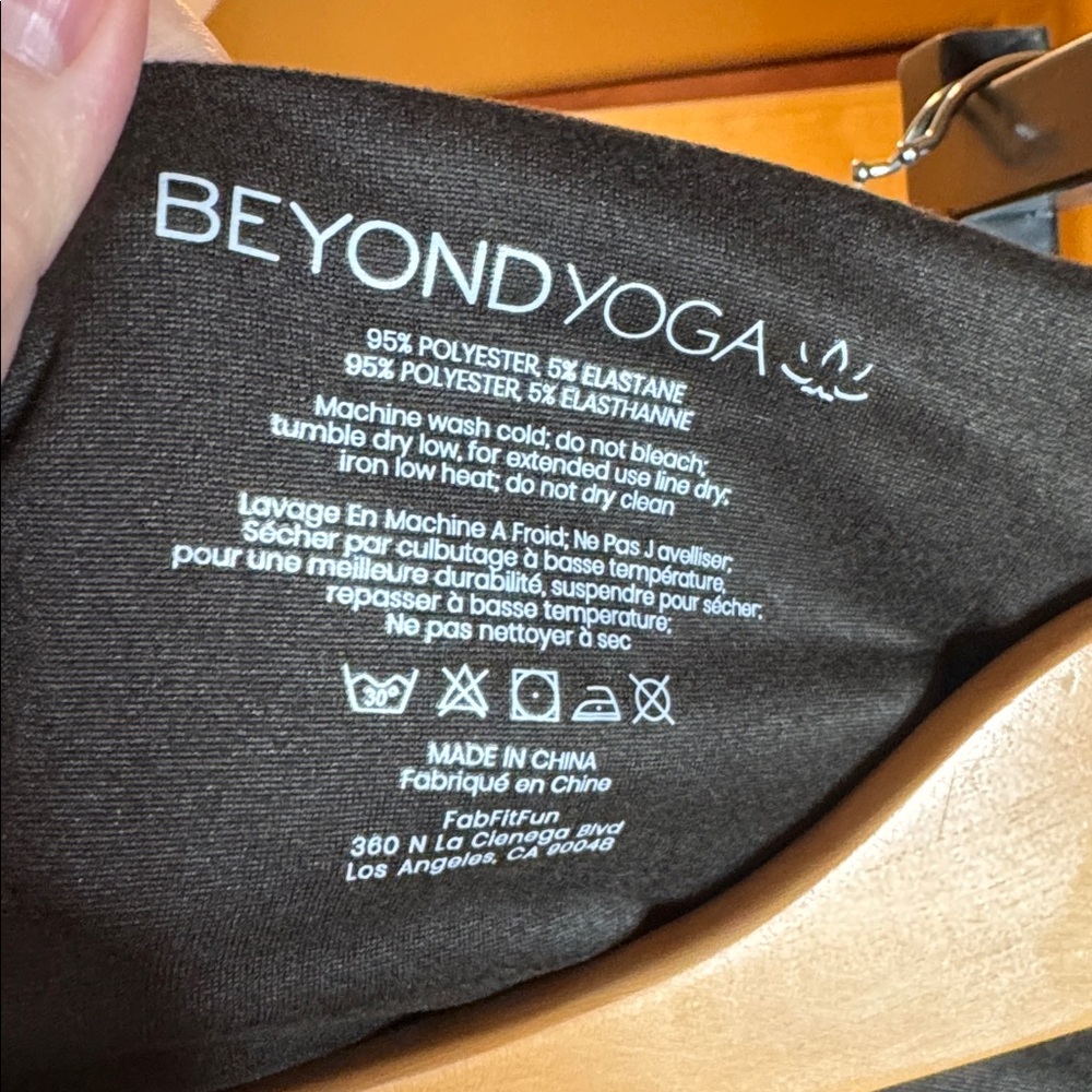 NWT Beyond Yoga Black Infinity Scarf w/ Hidden Zipper Pocket Phone Wallet - Picture 13 of 13